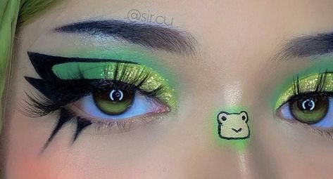 Frog Makeup Aesthetic, Keroppi Inspired Outfit, Frog Inspired Makeup, Frog Makeup Look, Green Makeup Aesthetic, Frog Makeup, Festival Eye Makeup, Frog Eyes, Eyes Makeup Tutorial