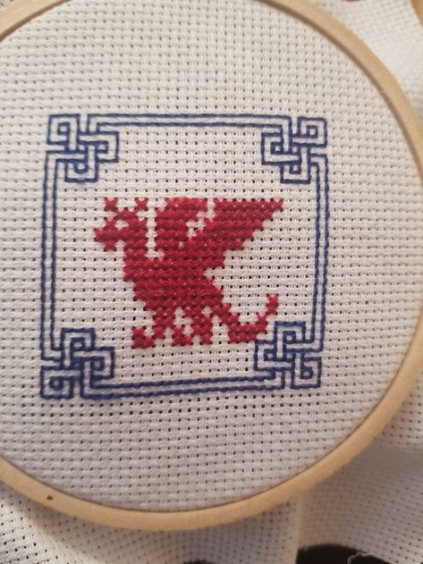 Dragon Cross Stitch Patterns, Dnd Cross Stitch, Cross Stitch Dragon, Celtic Border, Geeky Cross Stitch, Celtic Cross Stitch, Blackwork Cross Stitch, Stitch Stuff, Dragon Cross Stitch