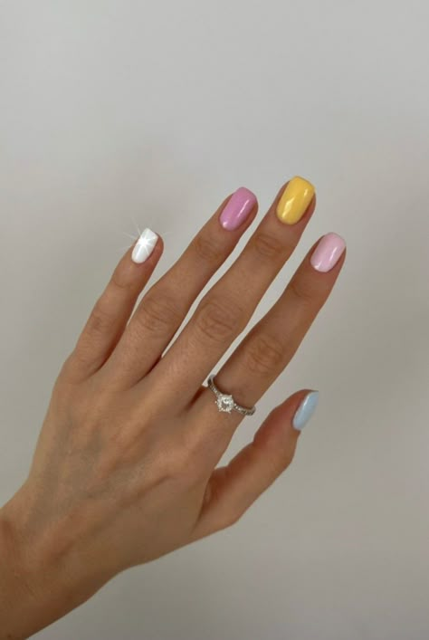 Multi Colored Nails Pink Shades, Cute Multi Colored Nails, Skittle Manicure Color Combos, Granola Nails Aesthetic, Alternating Nail Color, 2 Colour Nails, Every Nail Different Color, Different Colour Nails, Multi Colour Nails