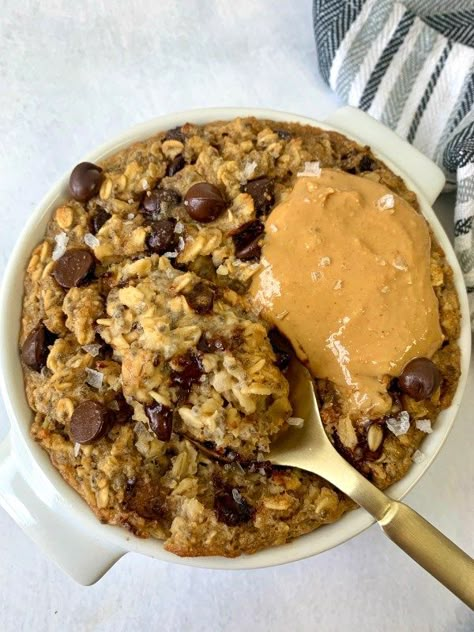 Chocolate Chip Cookie Oatmeal, Chocolate Chip Cookie Baked Oatmeal, Baked Oatmeal Cookie Dough, Chocolate Chip Cookie Baked Oats, Cookie Dough Baked Oatmeal, Baked Oats For Breakfast, Baked Oatmeal Recipes Chocolate Chip, Baked Breakfast Oats, Baked Oatmeal Dessert