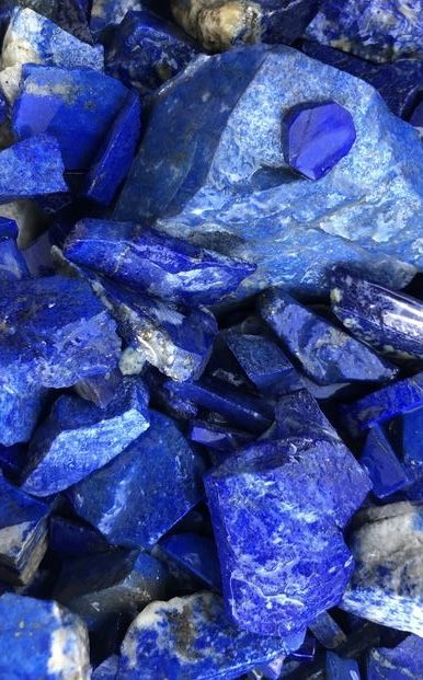 Egyptian Blue Aesthetic, Awesome Backgrounds, Pretty Rocks, Blue Aesthetic, Minerals Crystals, Rocks And Crystals, Lapis Lazuli, Cobalt, Amethyst