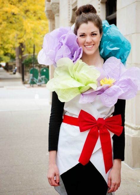 Flower Bouquet Costume Diy, Bouquet Of Flowers Costume, Flower Bouquet Costume, Adult Flower Costume, Flower Costume Diy Women, Heather Costume, Flowers Halloween Costume, Bouquet Costume, November Party