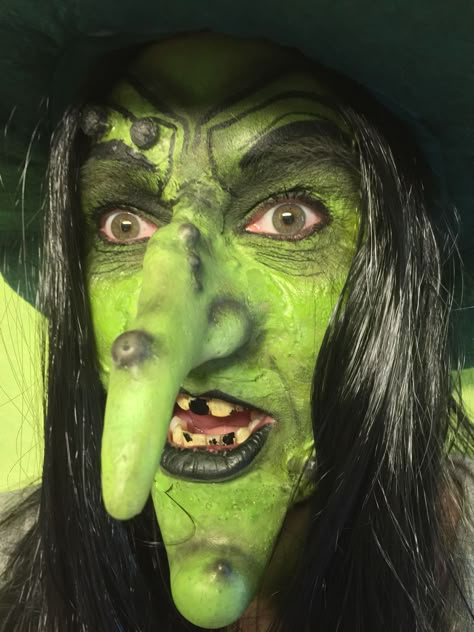 Green Witch Halloween Makeup, Green Face Witch Makeup, Witch Prosthetic Makeup, Diy Witch Face, Green Witch Face Paint, Green Witch Makeup Ideas, Green Witch Makeup Halloween, Witch Makeup Green, Halloween Makeup Green