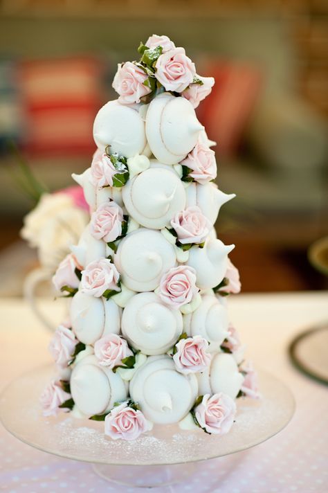 Peggy Porschen Cakes, Alternative Wedding Cakes, Unusual Wedding Cakes, Nutcracker Party, Wedding Pie, Cake Tower, Meringue Kisses, Wedding Cake Alternatives, Traditional Wedding Cake