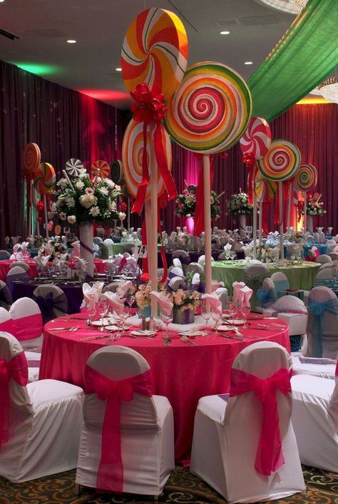 Circus Gala, Community Christmas, Christmas Party Table Decorations, Elegant Christmas Party, Willy Wonka Party, Candy Themed Party, Candy Centerpieces, Candy Land Birthday Party, Christmas Party Table