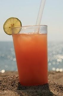 Barbados Food, Tropical Drink Recipes, Creative Drinks, Rum Punch Recipes, Good Rum, Beach Cocktails, Caribbean Rum, Classic Cocktail Recipes, Vodka Cocktail