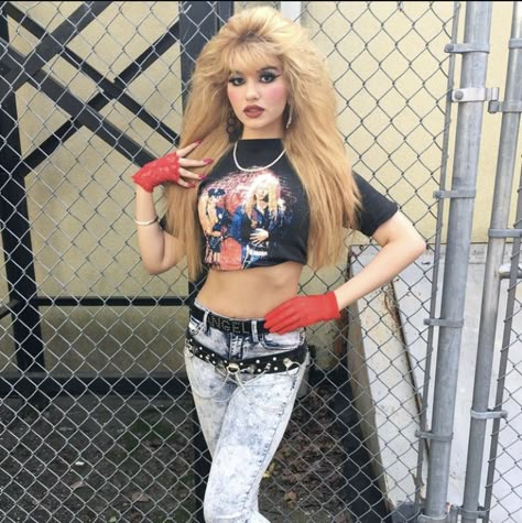 1980s Fashion Rocker 80s Style, 80s Rocker Outfits Women, Rock And Roll Women Outfits, Rock Star Hair Women, 80s Rock Star Outfit Women, 80s Metal Makeup, 90s Fashion Rock, Heavy Metal Hairstyles, 80s Rocker Chick Makeup