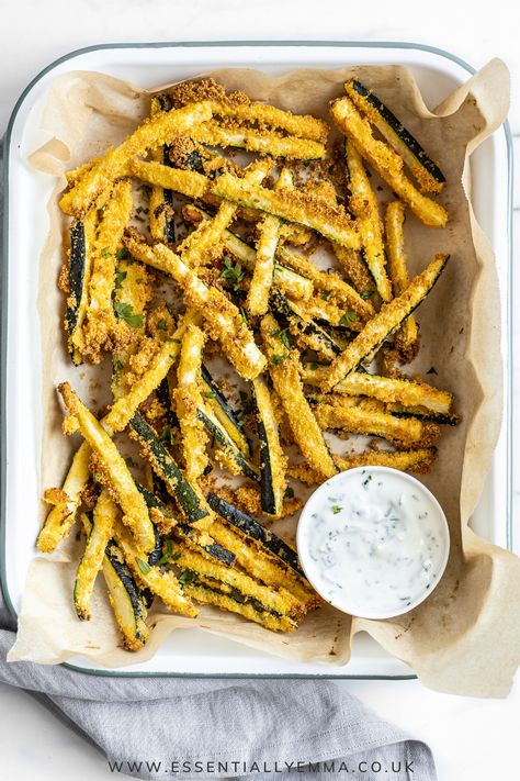 These courgette (zucchini) fries are the perfect summer BBQ dish: tender courgette batons coated in parmesan and polenta and baked to a perfect, golden crisp. Served up with a sour cream and chive dip they are an absolute delight.   #zucchini #courgette #fries #bbq Courgette Side Dish, Yellow Courgette Recipe, Courgette Dip, Courgette Fries, Fries Recipe Oven, Courgette Recipes, Chive Dip, Spinach Pesto Pasta, Dairy Free Dips