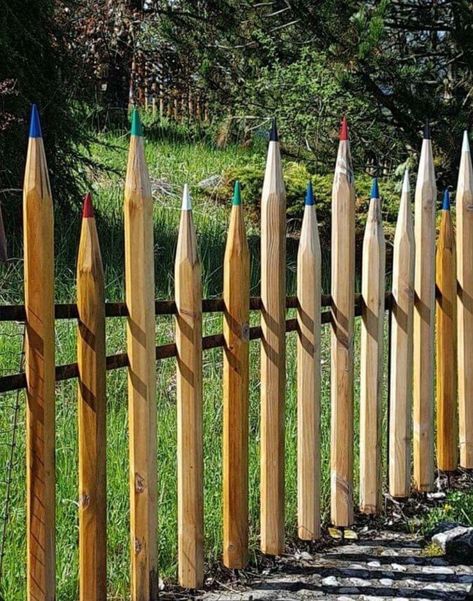 Colored pencil fence??? Yes please! Pencil Fence, Diy Home Garden, Play Ground, Outdoor Decor Backyard, Garden Stuff, Kids Play, Garden Crafts, Yes Please, Colored Pencil