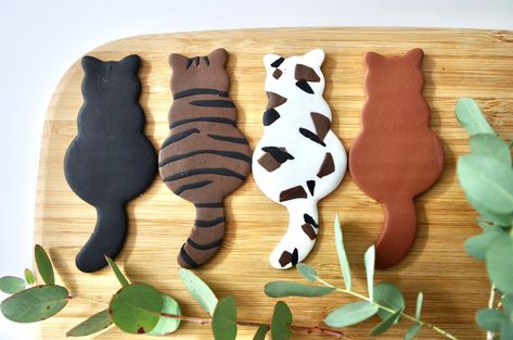 Diy Cat Magnets, Cat Fridge Magnet, Cat Clay Magnet, Magnet Projects, Clay Magnets Diy, Magnet Clay, Easy Air Dry Clay, Clay Fridge Magnets, Clay Fridge