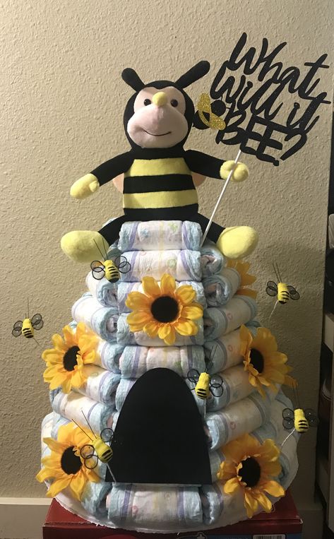 Bee Hive Gender Reveal Pinata Diy, Bumble Bee Gender Reveal Cake, Beehive Diaper Cake, Mommy To Bee Cake Ideas, Bee Shower Theme, Parents To Bee Cake, Bee Hive Diaper Cake, Bee Diaper Cake, Baby Shower Bouquet