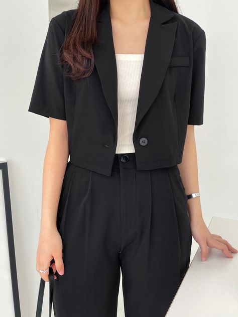 Cropped Blazer Outfit, Blazer E Short, Neat Casual Outfits, Outfit Korean Style, Blazer Outfits For Women, Casual College Outfits, Daily Outfit Inspiration, Blazer Outfit, Woman Suit Fashion