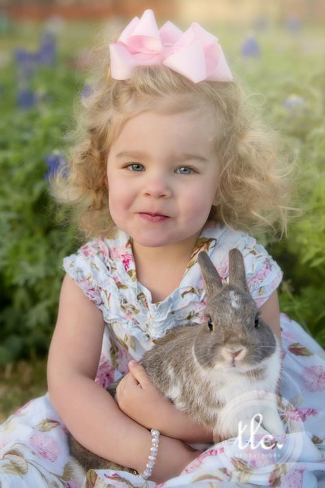 Easter Ideas For Toddlers, Cute Easter Ideas, Easter Poses, Cute Easter Pictures, Easter Family Pictures, Baby Easter Pictures, Easter Mini Session, Toddler Pictures, Easter Photoshoot