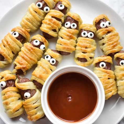 Halloween Sausage Mummy Snack - Bake with Amy Mummy Snack, Halloween Sausage, Sausage Rolls Puff Pastry, Halloween Catering, Savory Halloween Food, Candy Corn Recipe, Sausage Wrap, Halloween Party Appetizers, Cocktail Sausages