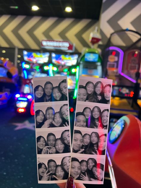 Bowling Party Aesthetic, Arcade Aesthetic Friends, Arcade Photobooth, Photobooth Black And White, Bowling Friends, Arcade Birthday Party, Bowling Aesthetic, 2024 Activities, Arcade Birthday Parties