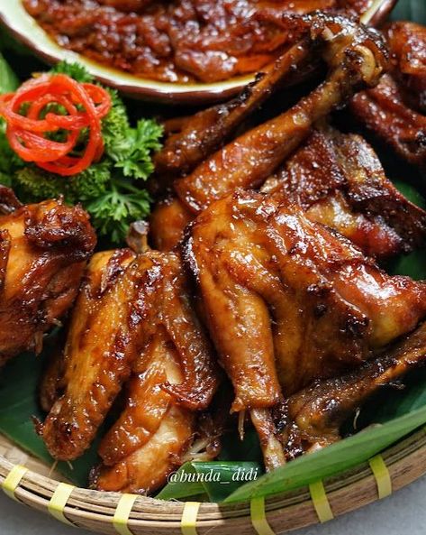 Diah Didi's Kitchen: Ayam Goreng Bacem Indonesian Chicken Recipe, Ayam Kecap, Malaysian Cuisine, Noodle Recipes Easy, Ayam Bakar, Spicy Dishes, Grilled Chicken Recipes, Healthy Sweets Recipes, Avocado Recipes