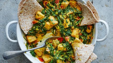 We’ve re-created the mildly acidic taste and springy texture of paneer by flavoring tofu with a combination of nutritional yeast, miso, and lemon. Spinach is a great addition to a curry and you can pack in loads, as it wilts down so quickly. Vegan Saag, Saag Paneer Recipe, Easy Vegan Curry, Saag Recipe, Saag Paneer, Vegan Curry Recipes, Curry Recipes Indian, Vegan Curry, Paneer Recipes