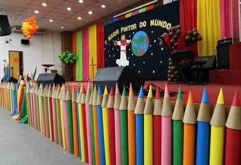 Stage Decorations for Elementary Concerts from Easy to Elaborate – Oodles of Music Preschool Graduation Ideas Decorations Stage, School Parade Float Ideas, School Stage Decoration Ideas, Stage Decoration Ideas For School, Graduation Kindergarten, Pre K Graduation, Vbs Themes, Preschool Graduation, Kindergarten Graduation