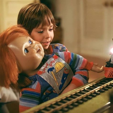 Childs Play Aesthetic, Incredible Hulk Tv, Child's Play Movie, Chucky Movies, Chucky Horror Movie, Chucky Halloween, Horror Room, Good Guy Doll, Childs Play Chucky