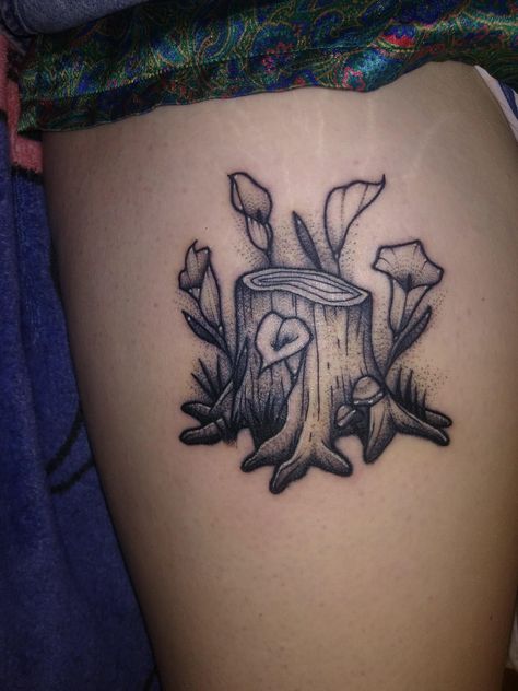 My Little Tree Stump done by Natalie at Defining Skin in Columbus Oh Log Tattoo Ideas, Tree Trunk Tattoo Ideas, Burnt Tree Tattoo, Tree Stump Tattoo Ideas, Tree Carving Tattoo, Wood Tattoo Ideas, Environmental Tattoo Ideas, Tree Trunk Tattoo, Tree Stump Drawing