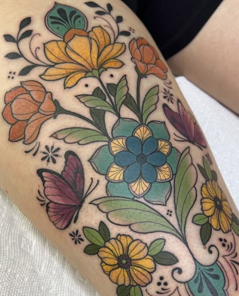 Colour Tattoo For Women, Traditional Tattoo Inspiration, Traditional Tattoo Flowers, Timeless Tattoo, Muster Tattoos, Elbow Tattoos, Classic Tattoo, Memorial Tattoos, Time Tattoos