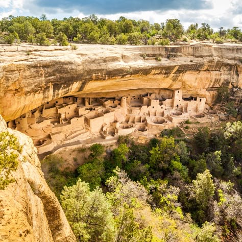 If you're a history buff, you'll have a field day at Mesa Verde National Park. On the 52,000-acre property are the remnants of an Ancestral Puebloan town that flourished centuries ago. Aztec Ruins National Monument, Mesa Verde Cliff Dwellings, Best Family Vacation Spots, Travel Alaska, Great Vacation Spots, Cliff Dwellings, Colorado Plateau, Family Vacation Spots, Mesa Verde National Park