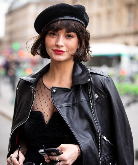 Easy Romantic Hairstyles, Beret With Bangs, Dinner Hairstyles, Beret Outfit, Taylor Lashae, Romantic Hair, Romantic Hairstyles, Romantic Photos Couples, Spiked Hair