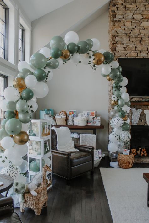 Gender Reveal Sage Green, Sage Green Bday Party Decor, Boy Baby Shower Woodland Theme, Green Baby Boy Shower Ideas, Pastel Green Baby Shower Ideas, Sage Gender Reveal, Sage Green Baby Boy Shower Ideas, Pallet Backdrop Baby Shower Ideas, Sage Green Safari Nursery