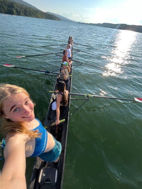 Crew Aesthetic Rowing, Coxswain Aesthetic, Rowing Hairstyles, Rowing Aesthetic Women, Rowing Before And After Pictures, Rowing Outfit, Women Rowing, Anna Archer, Rowing Aesthetic