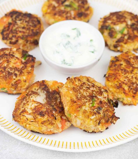 Cabbage Patties Recipes For Shredded Cabbage, Shredded Cabbage And Carrots Recipes, Fried Cabbage Patties, Cabbage Patties Baked, Cabbage Cakes Recipe, Cabbage Patties Fried, Cabbage Croquettes, Cabbage Cakes, Cabbage Patties