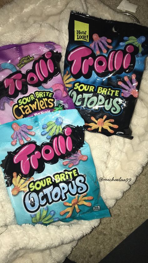 Candy Saled, Trolli Gummies, Freakshakes Recipe, Starbucks Coffee Drinks, Junk Food Snacks, Gummy Worms, Healthy Food Dishes, Food Babe, Birthday Gift Baskets