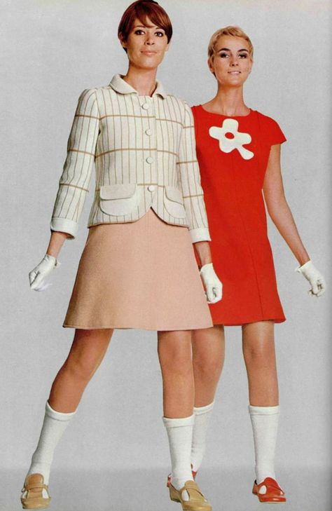 pinterest.com/fra411 #60's Andres Courrèges 1967 The 60s Fashion, Late 60s Fashion, Andre Courreges, 1960 Fashion, Fashion 1940s, Mod Girl, 60s And 70s Fashion, 1960s Style, Fashion 1960s