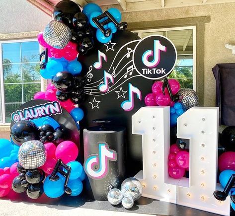 Tiktok Slumber Party Ideas, Tik Tok Party Ideas For Kids, Tik Tok Themed Birthday Party, Tiktok Theme Birthday Party, Tiktok Party Decorations, Tik Tok Party Ideas, Tiktok Party Ideas, Tik Tok Birthday Party Ideas, Tiktok Birthday Party Ideas