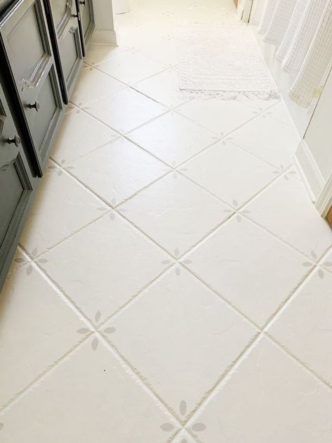 Painted White Tile Bathroom, Painted White Tile Floor, White Painted Tile Floor, Diy Tile Bathroom Floor, Painted Tile Kitchen Floor, Floor Tile Painting Ideas, Painting Kitchen Floor Tiles, Rust Oleum Floor Paint, Tile Floor Painting Ideas