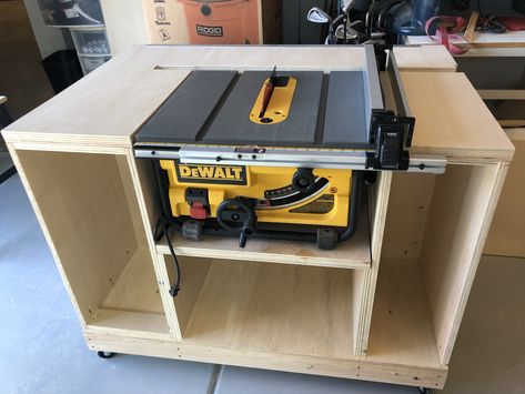 Dewalt Table Saw Workbench, Table Saw Cabinet, Officine In Garage, Garage Workbench Plans, Table Saw Workbench, Portable Table Saw, Workbench Plans Diy, Diy Table Saw, Build A Table