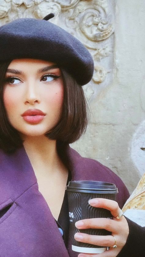 Beret With Short Hair, Beret Hairstyles, Khelan Mh, Hair Beret, Pose Fotografi, Peinados Fáciles Para Cabello Corto, French Girl, Aesthetic Hair, Hair Goals