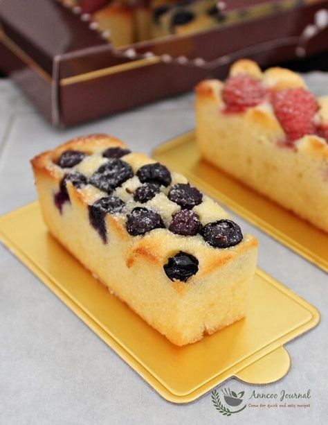 When you look at this fruity cake, you may think this is Fruit Pastry Cake that I made last year. Nope! This is actually a butter cake with some fresh fruits Fruit Pastry, Cake Loaf, Kek Lapis, Fruit Pastries, Mini Torte, Fruity Cake, Butter Cake Recipe, Cake Bread, Dessert Aux Fruits