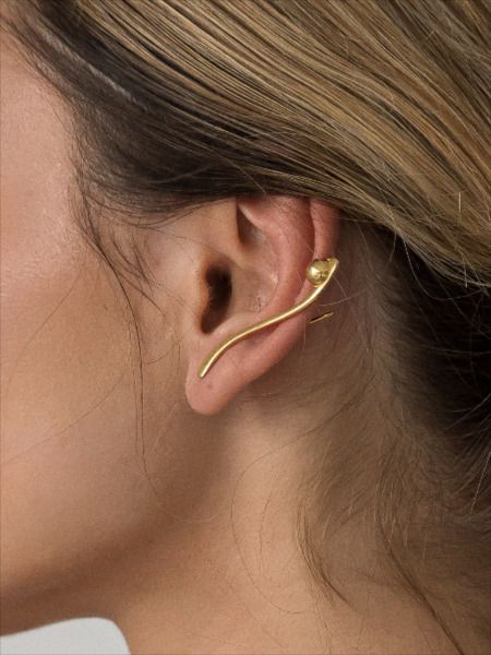 Earring Cuff, Fake Earcuff, 14k Gold Plated Ear Climber Earrings, Ear Cuff no Piercing, Ear Crawler Cuff and Wrap Earrings, Conch Non Pierced Earrings. These sophisticated fake earcuff earrings is a part of our last collection. 14k gold plated cartilage ear crawlers are stunning accessories designed for those who desire a touch of elegance with no additional piercing. You must have only your earlobes pierced to wear these gold ear climbers. Earrings Conch, Earring Cuff, Gold Ear Climbers, Ear Climber Earrings, Ear Crawler, Ear Crawlers, Ear Climbers Earrings, Crawlers Earrings, Conch Earring