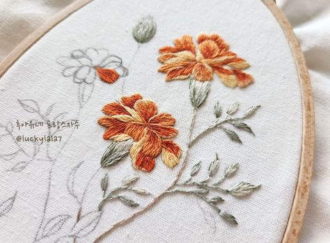 Marigold Embroidery, Necklace Embroidery, 100 Crochet Stitches, Marigold Flower, Embroidery Flowers, Cross Stitch Embroidery, Crochet Stitches, Hand Embroidery, Needlework