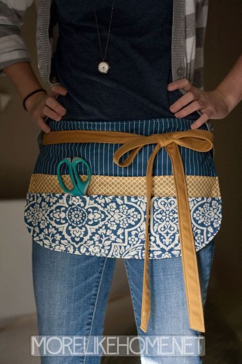 Half Apron Patterns, Apron Pattern Free, Handy Craft, Waitress Apron, Teacher Apron, Apron Tutorial, Diy Apron, Apron Pattern, Craft Apron