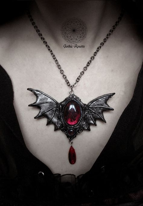 Vampire Goth Aesthetic, Half Vampire, Jewelry Vampire, Vampire Princess, Vampire Necklace, Vampire Jewelry, Whats Wallpaper, Goth Princess, Victorian Vampire