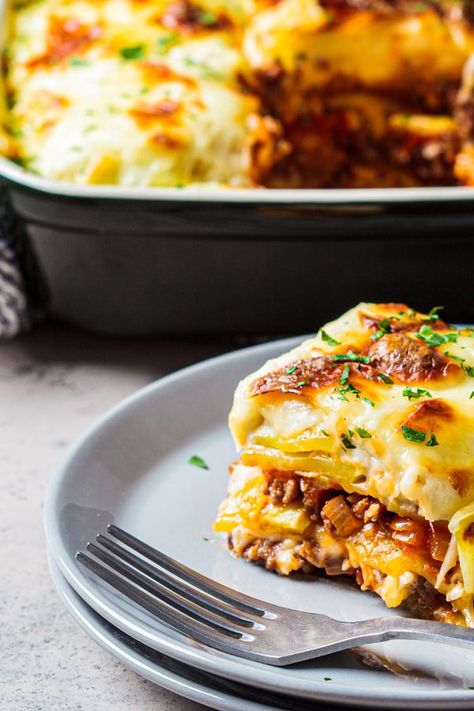 Rezept: Superschnelles Moussaka Healthy Lasagne Recipes, Moussaka Recept, Bechamel Recipe, Beef Lasagne, Lasagne Pasta, Italian Lasagna, Lasagna Bolognese, Beef Sauce, White Sauce Recipes