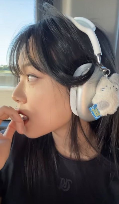 Wearing Headphones, Girl With Headphones, Airpods Max, Apple Airpods, Headphones, Twitter