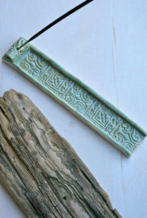 Ceramic Incense Holder, Pottery Handbuilding, Keramik Design, Slab Pottery, Hand Built Pottery, Diy Pottery, Pottery Classes, Incense Holders, Ceramics Ideas Pottery