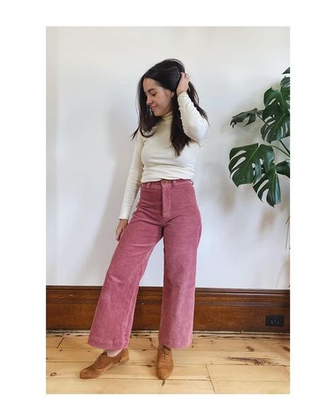 Mayoli Weidelich on Instagram: "Can you believe I was on the fence about buying this pink corduroy fabric?! Not only is it absolute perfection– soft and stretchy yet keeps its shape, easy to cut and sew and the colour (the colour!!!! 😍) is the actual embodiment of ‘dusty rose’ – it also pairs beautifully with the #persephonepants. These super fun yet easy-to-fit-in-with-the-rest-of-my-closet pants are the pants I didn’t know I *absolutely* needed ✨ • Pattern: @annaallenclothing #persephonepants Dusty Pink Pants Outfit, Pink Corduroy Pants Outfit, Pink Pants Outfit, Corduroy Pants Outfit, Pink Corduroy, Winter Capsule, Cords Pants, Pants Sewing Pattern, Winter Capsule Wardrobe