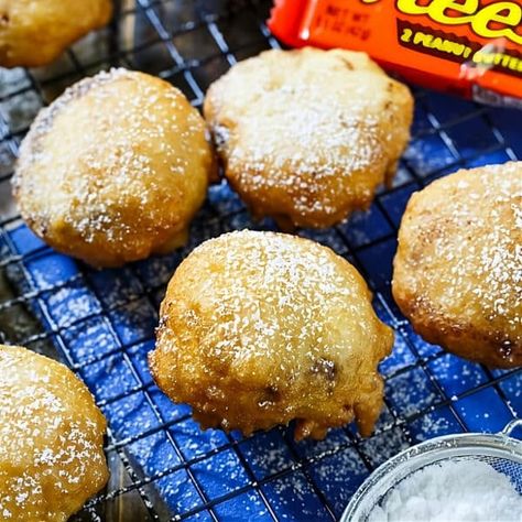 Deep Fried Fair Food, Deep Fried Desserts, Deep Fryer Recipes, Deep Fried Recipes, Spicy Southern Kitchen, Fried Dessert, State Fair Food, Carnival Food, Deep Fried Food