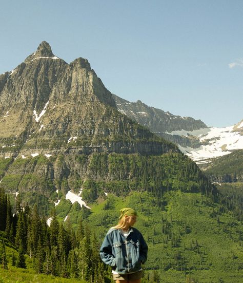 Birdy belongs in the mountains 😍 Places To Travel In The Us, Mountain Hiking Aesthetic, Vacation Mountains, Living In The Mountains, Montana Aesthetic, Outdoors Aesthetic, Travel Mountains, Mountain Vacation, Outdoor Aesthetic