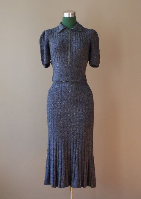 40s Dresses, September Fashion, Skirt Knit, Vintage Knitwear, 1930s Dress, Fashion 1950s, 1930s Fashion, Daytime Dresses, Mermaid Skirt