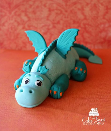 :) Dragon Cake Topper, Toy Dragon, Dragon Ideas, Dragon Cakes, Dino Cake, Dragon Cake, Dinosaur Cake Toppers, Dinosaur Birthday Cakes, Fondant Animals