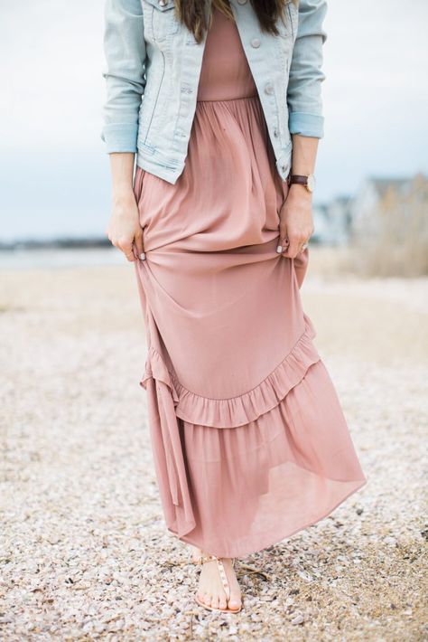 Fashion Curvy, Maxi Robes, Studded Sandals, Ruffled Maxi Dress, Hijab Style, Style Maxi Dress, Modest Dresses, Trendy Dresses, Modest Outfits